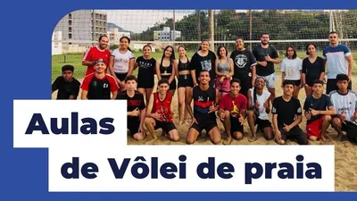 Atletas reunidos na quadra de areia durante o Festival de Primavera do CEVP